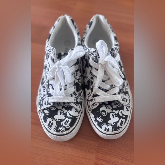 Disney Mickey Mouse print walking sneakers size 7. Like new! Only worn once - Picture 3 of 4